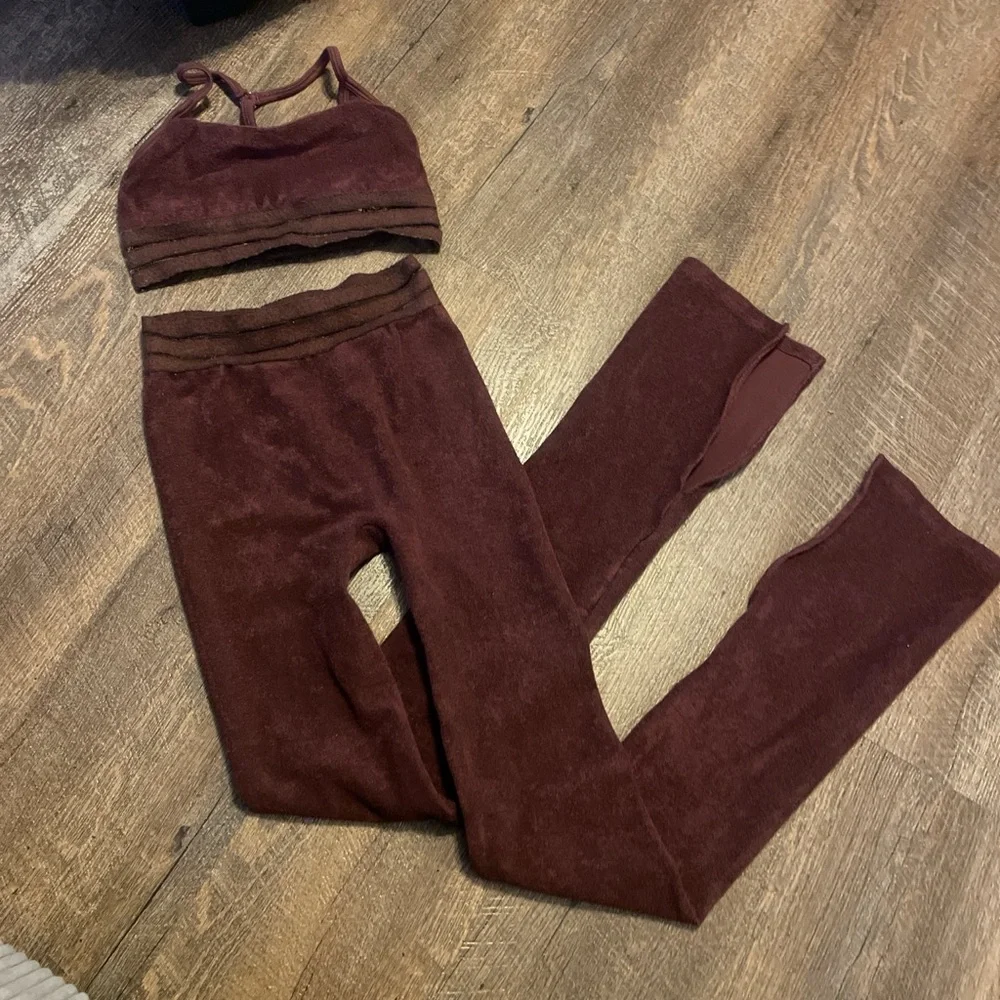 ALO Yoga seamless luxe terry set - Picture 4 of 6